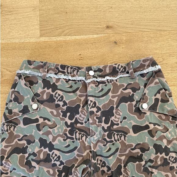 LIPT Label - Camo Shorts in Green & Brown - Picture 2 of 5